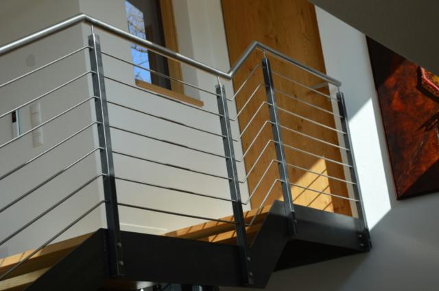 Stiege aus Stahl roh mit Holztritten