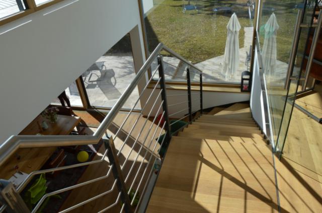 Stiege aus Stahl roh mit Holztritten