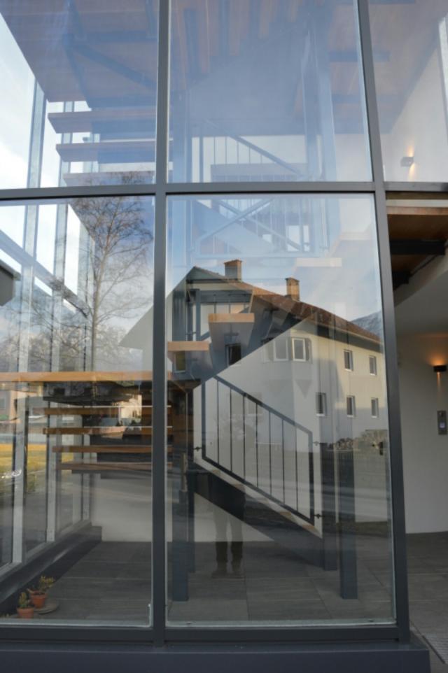 Treppenturm aus Stahl roh mit Anthrazitfarbe Gestrichen 