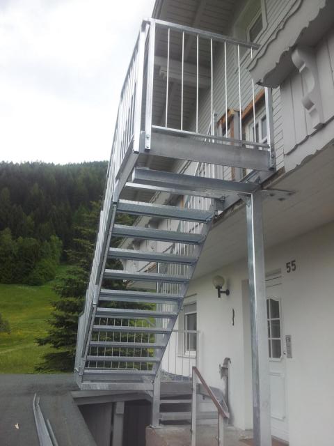 Stiege aus Stahl verzinkt.
