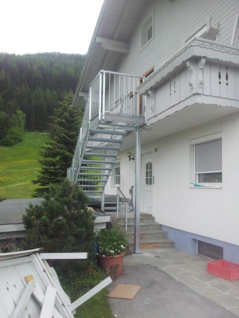 Stiege aus Stahl verzinkt.